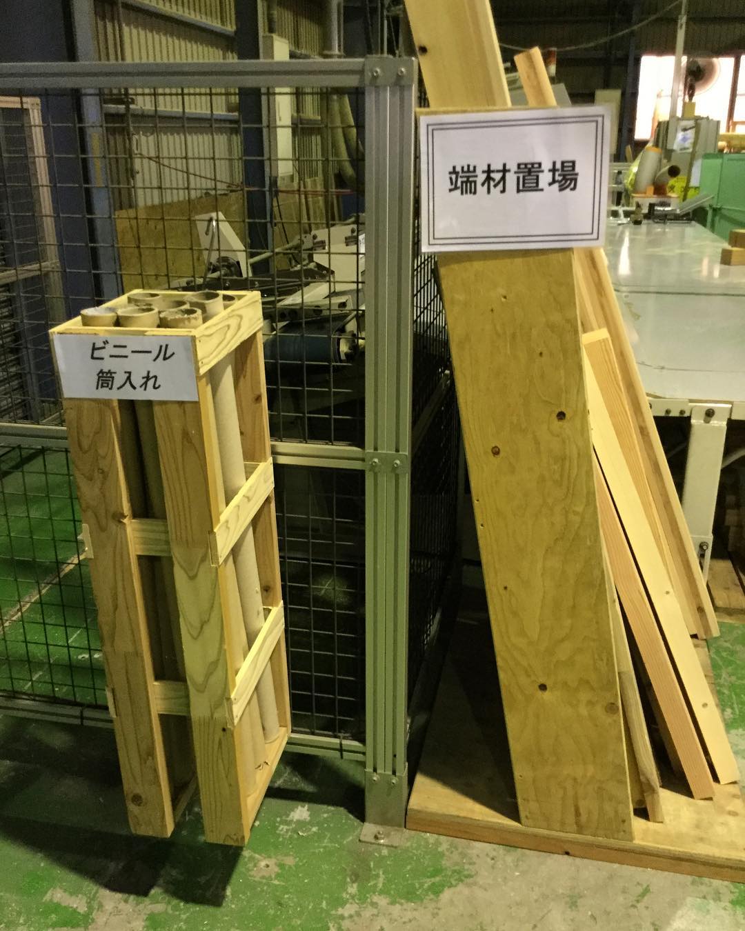 岡山事業所の星島です端材で作ったものシリーズ2です！収納ボックスです。普段捨ててしまうような切れ端がこのように生まれ変わりました。#さんもく工業#木材#木#端材#収納 – Instagram